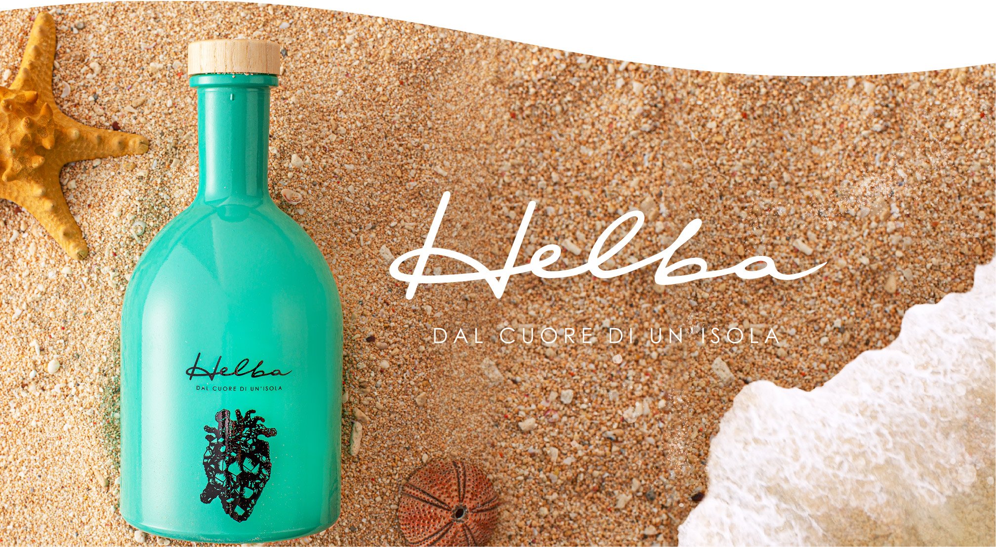 logo helba gin e bottiglia azzurra sfondo sabbia e mare con stella marina e riccio